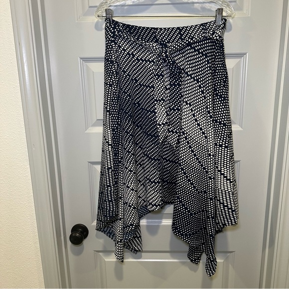 NWT Banana Republic Factory Navy/White Print Handkerchief Hem Skirt size 8 - Picture 1 of 12